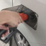 ガソリン価格172.3円へ小幅下落 政府は170円程度の補助継続を表明