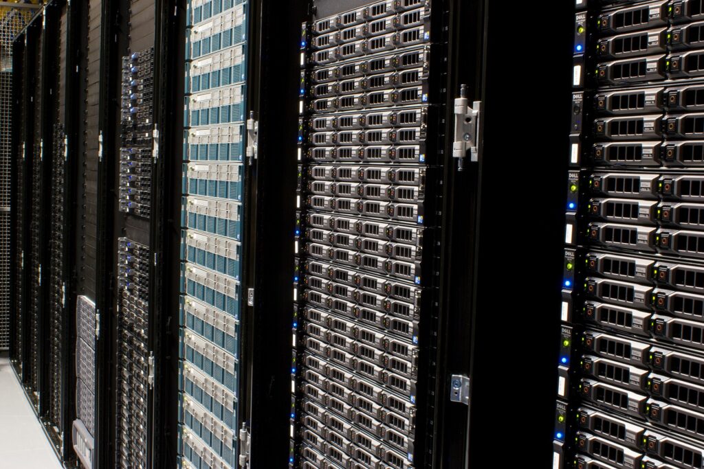 AIトークン費、3社に1社が年予算超過—管理最適化で増加を最大44％抑制余地
