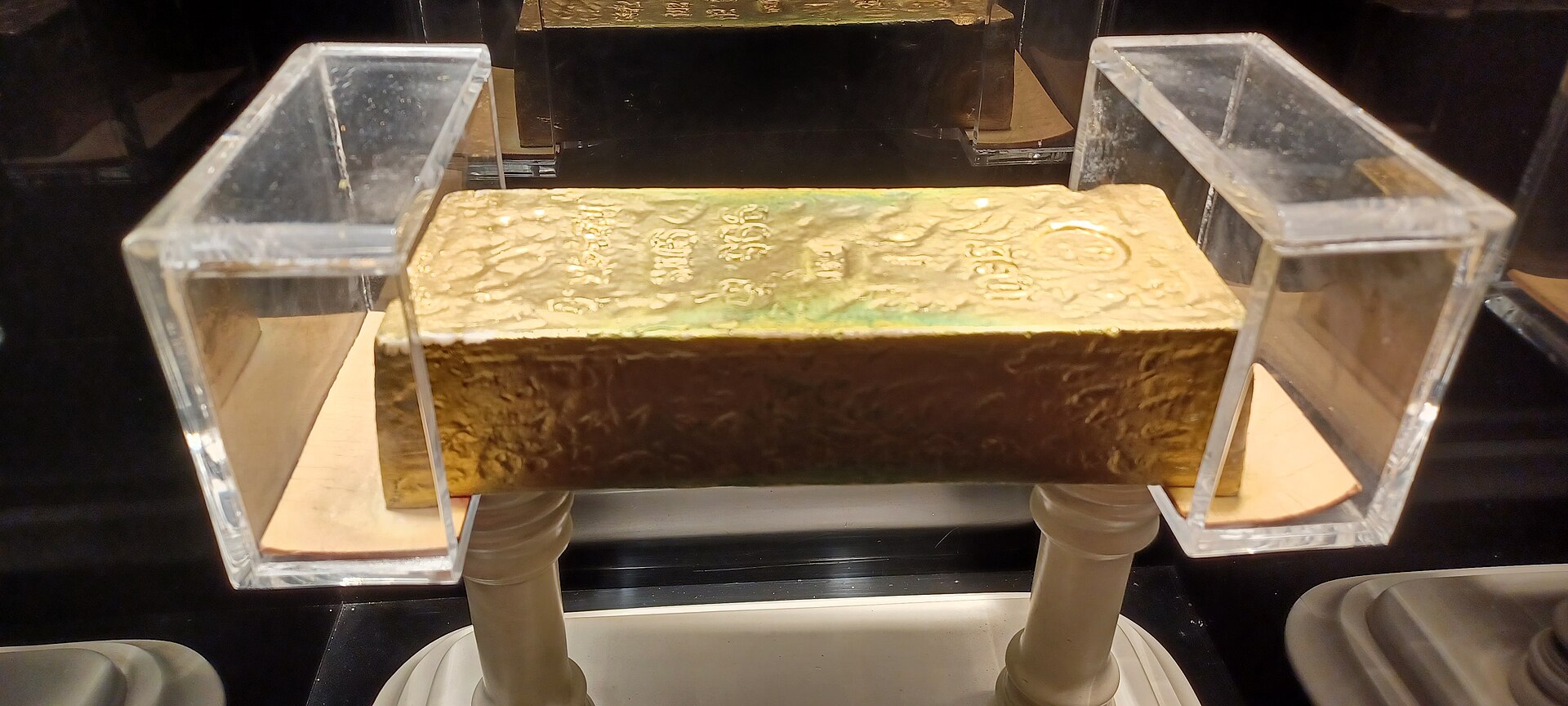 展示された金地金（ゴールド関連ETFの参考イメージ）