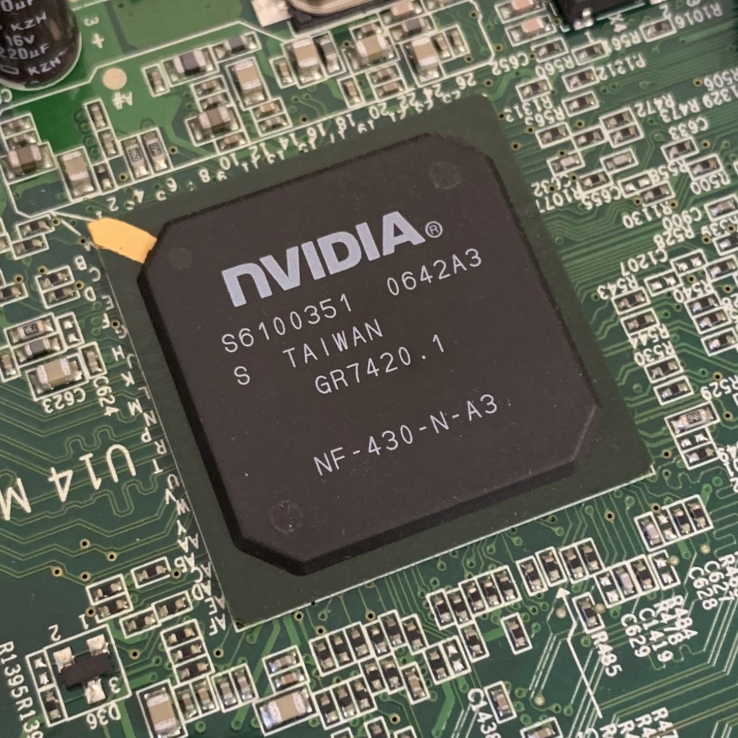 NVIDIA製GPUチップのクローズアップ