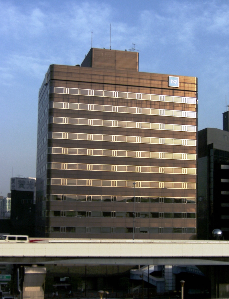 東京都心のオフィスビル外観