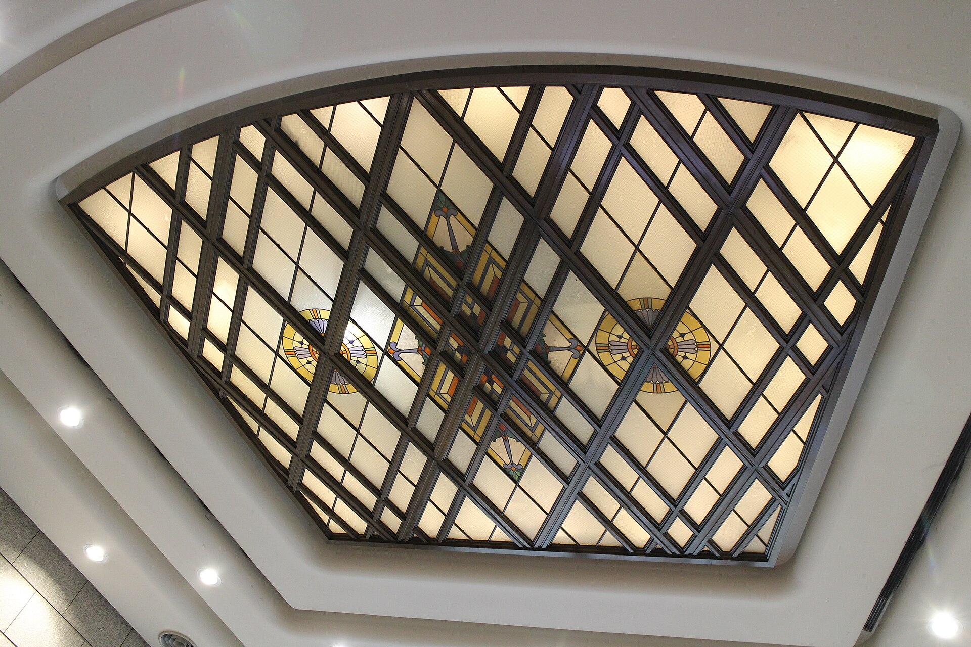 東京証券取引所本館入口の参考画像