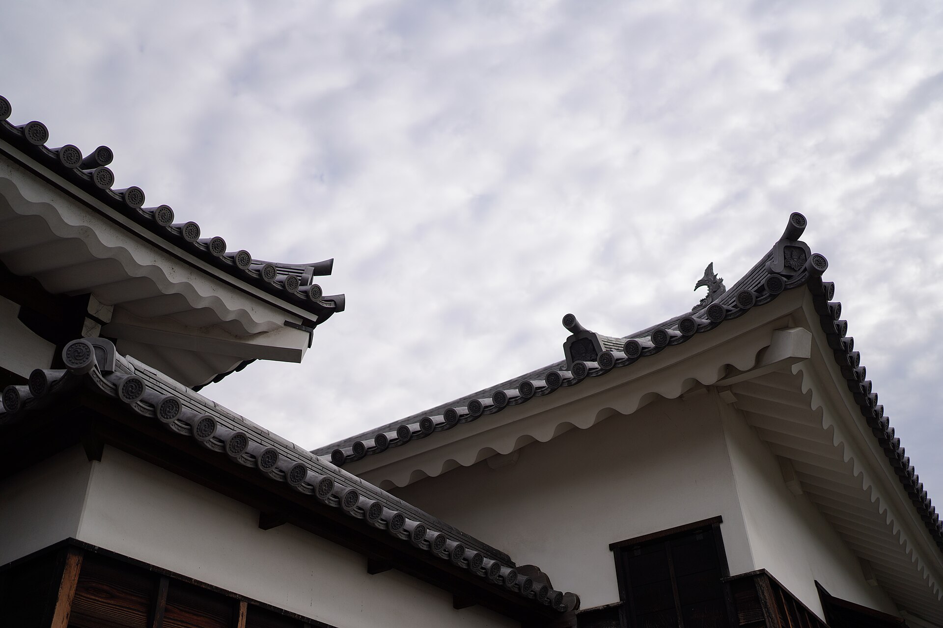 日本の中古住宅をイメージする住宅の屋根