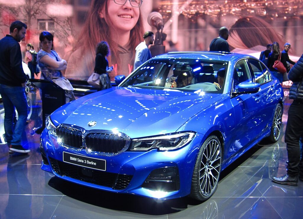 BMW 20車種・2万4189台リコール—スタータ火災リスク、対象確認と修理までの注意点